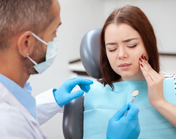 A dentist preparing to treat a patient’s dental emergency
