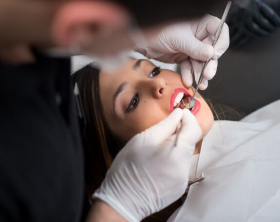 Patient receiving oral cancer screening