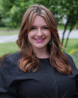 Headshot of Courtney dental hygienist