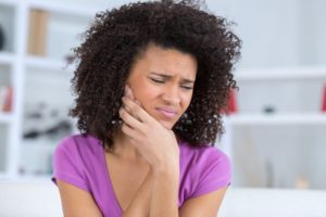 girl in purple shirt with toothache 