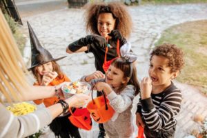 kids trick-or-treating