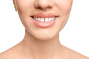 Woman with a gap between her two front teeth